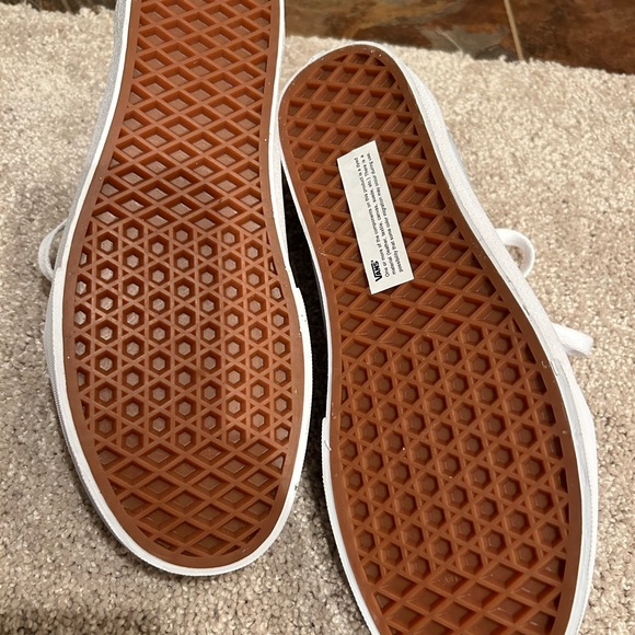 Old Skool Vans size 7 M and 8.5 W, new in box - Picture 3 of 7